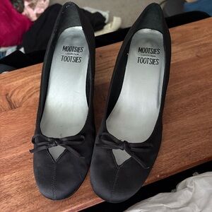 Mootsies Tootsies Black Heels with Bow Accent